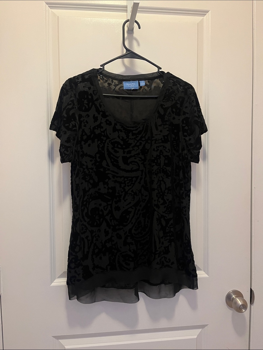 (NWT) Simply Vera Vera Wang Black Burnout Velvet Short Sleeve Tee with Sheer Hem